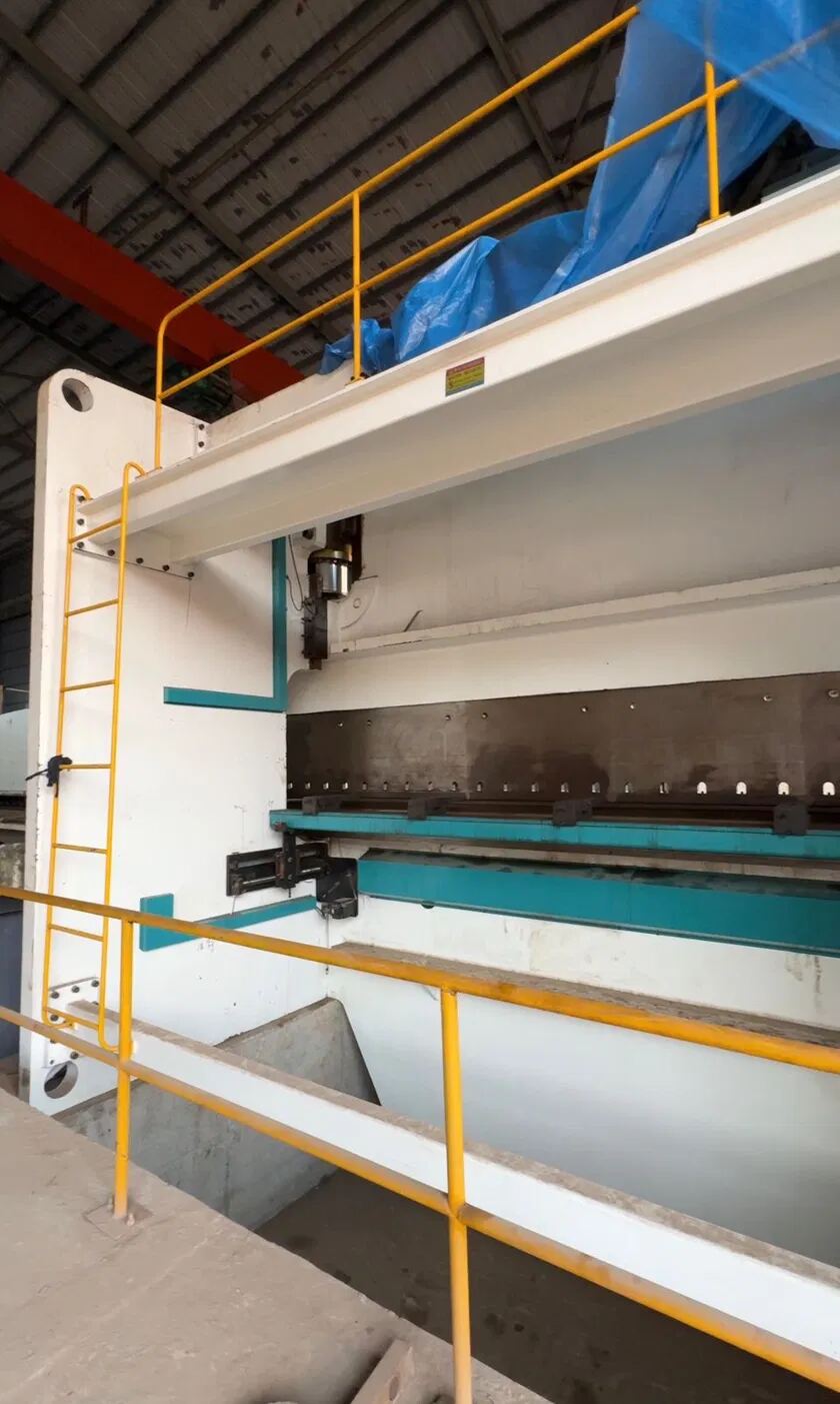 Hydraulic decoiler with hold-down arm